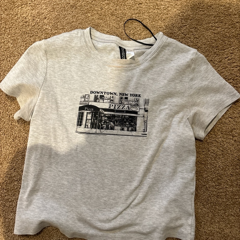 H&M Light Gray women’s T-Shirt with New York Pizza Graphic